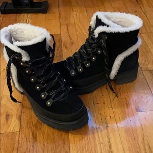 Tory Burch Lug Sole Booties Sz 7 - Black